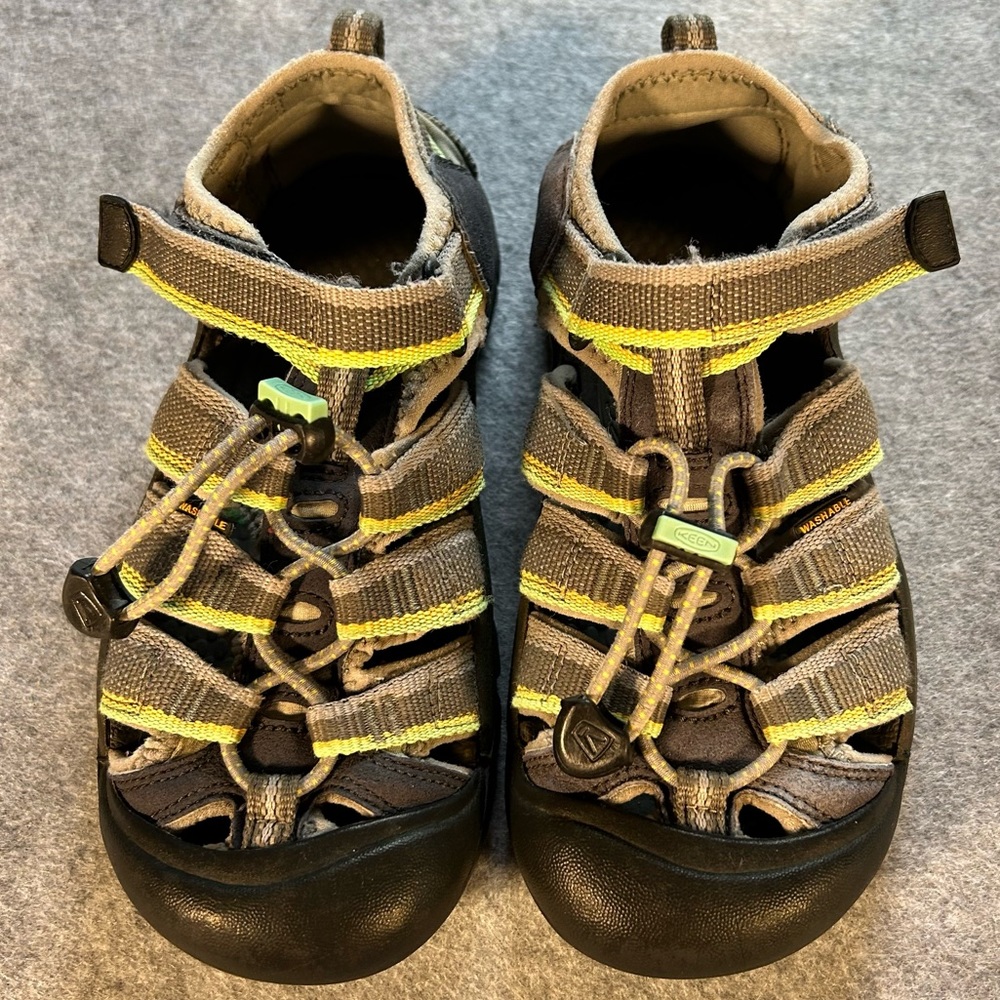Boy’s keen sandals, size 2, was able, hiking shoes, water shoes,
